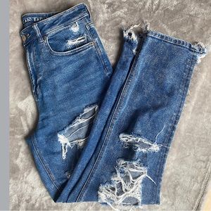 🎉American Eagle Distressed Mom Jeans, Size Women's 6R, Medium-Wash Denim